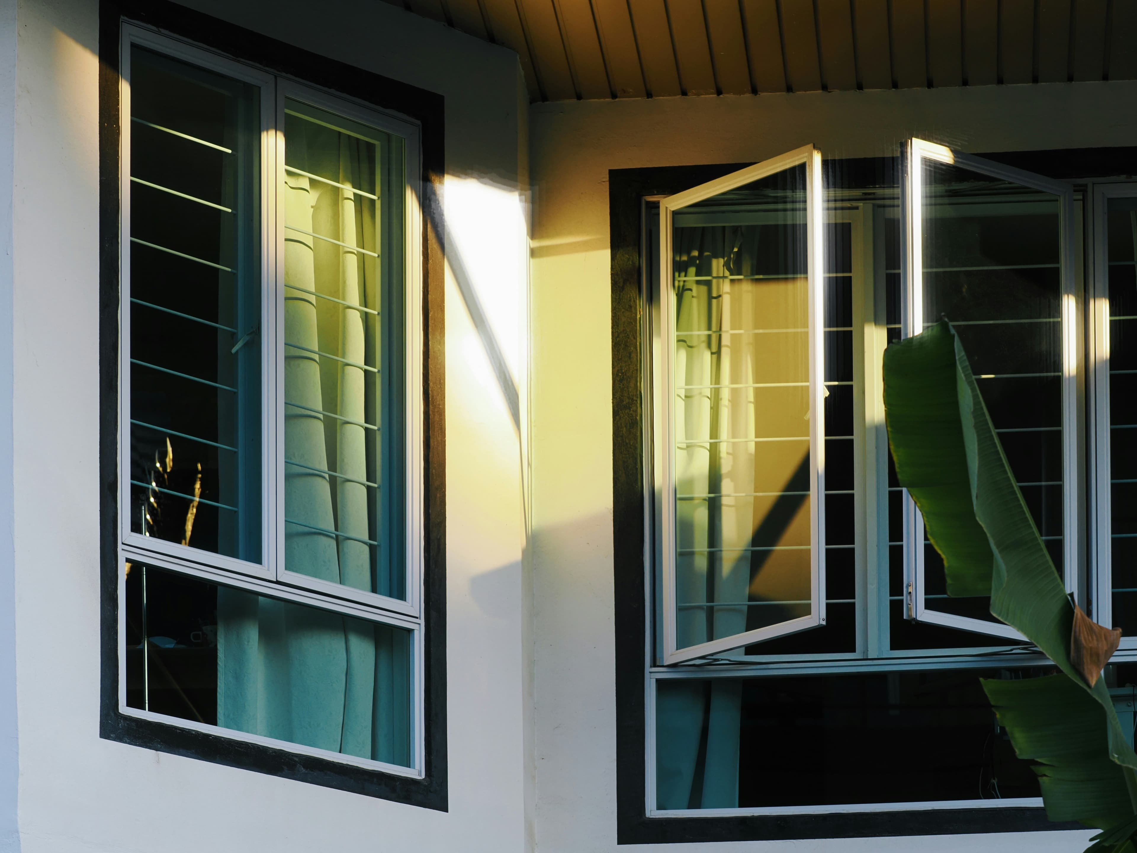 Kusen aluminium dan kaca untuk pintu dan jendela bangunan