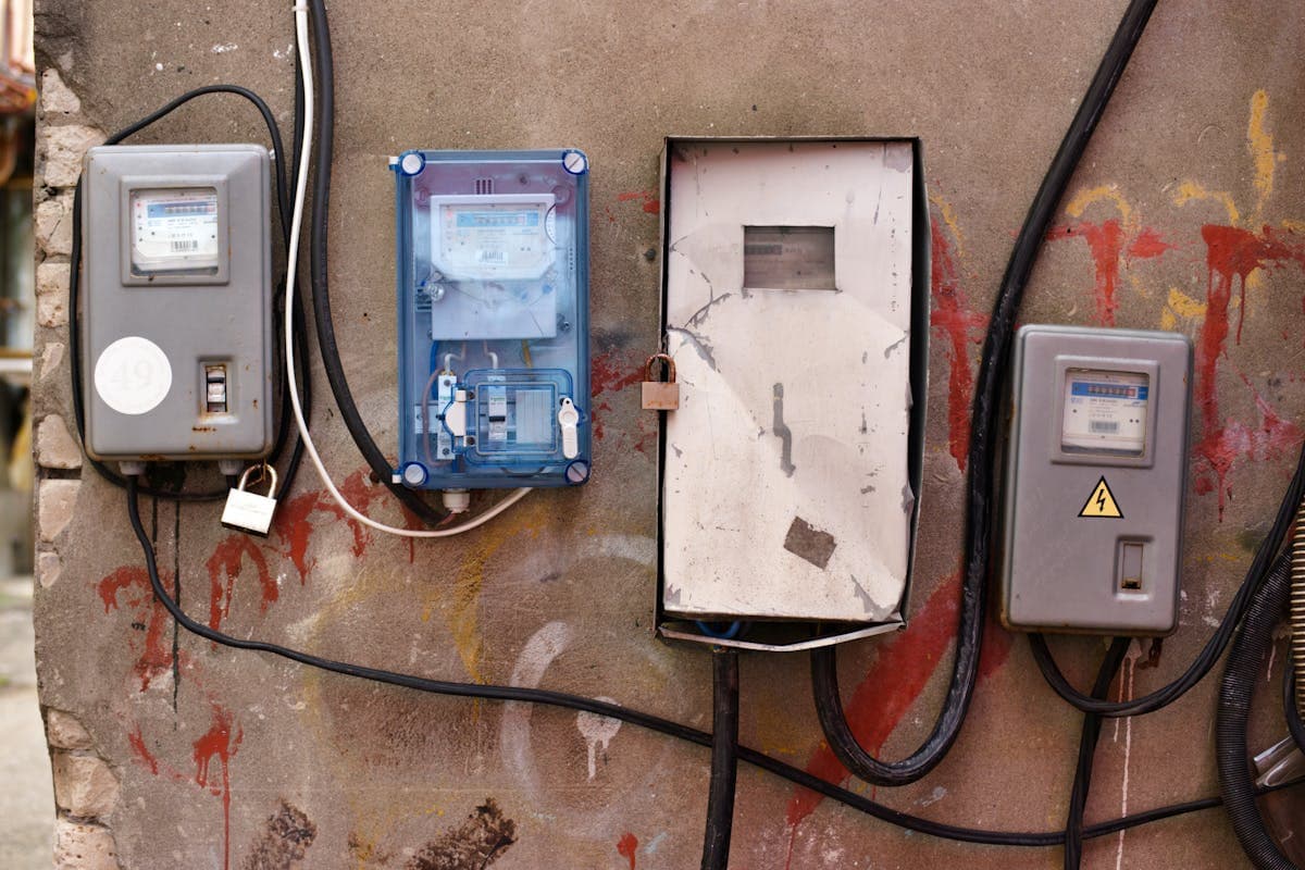 Memilih Ukuran Box Panel Listrik yang Tepat: Panduan Lengkap untuk Rumah & Industri
