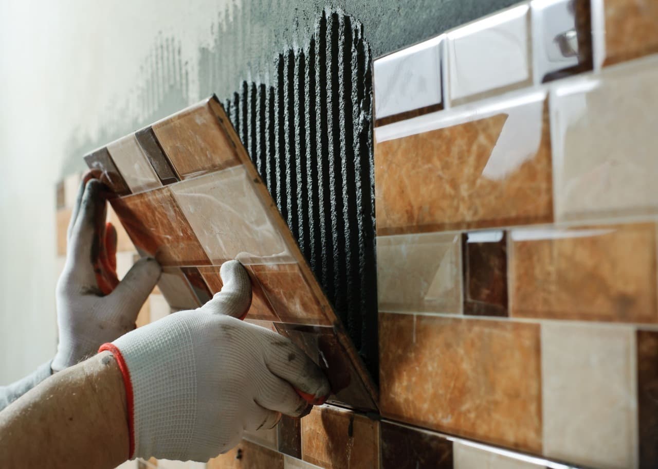 Merk Keramik Dinding yang Bagus untuk Rumah dan Renovasi
